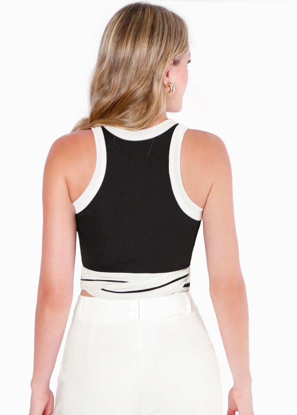 Blusa corta sin mangas, con sesgos en contraste y entrelazado en cintura - TRINITY