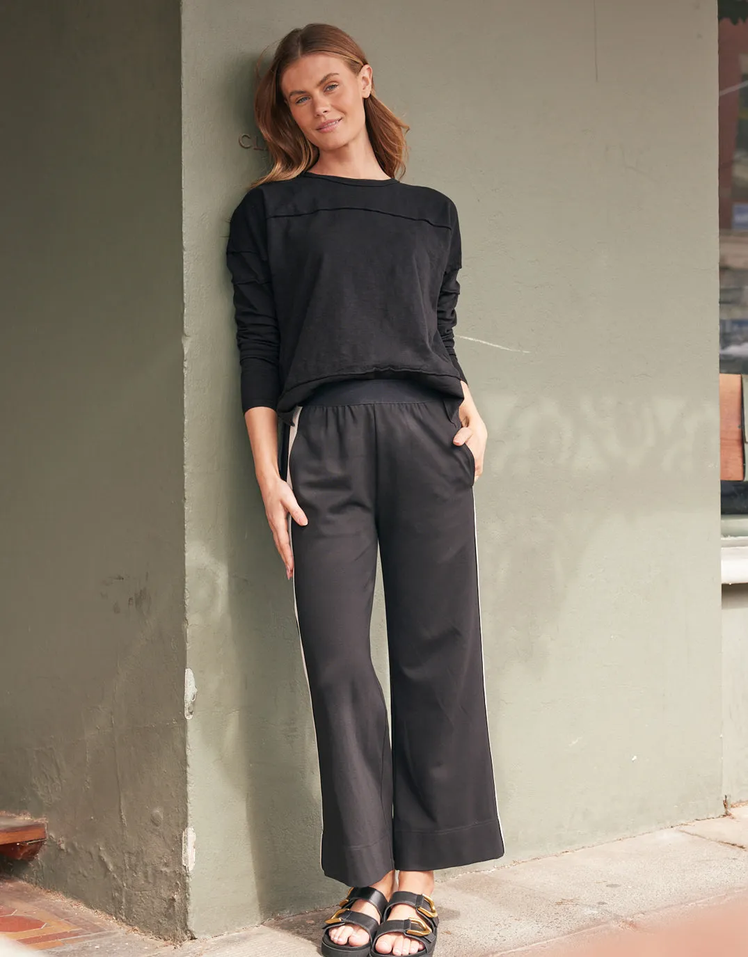 Jayne Throw On Top - Black