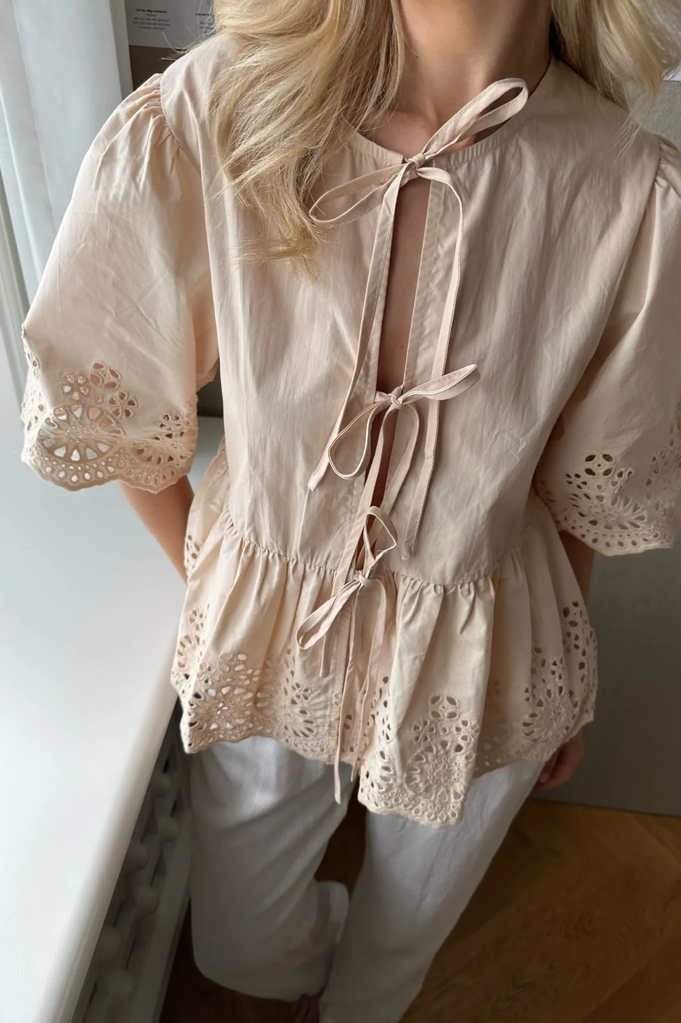 LulaIC Top - Beige Broderi