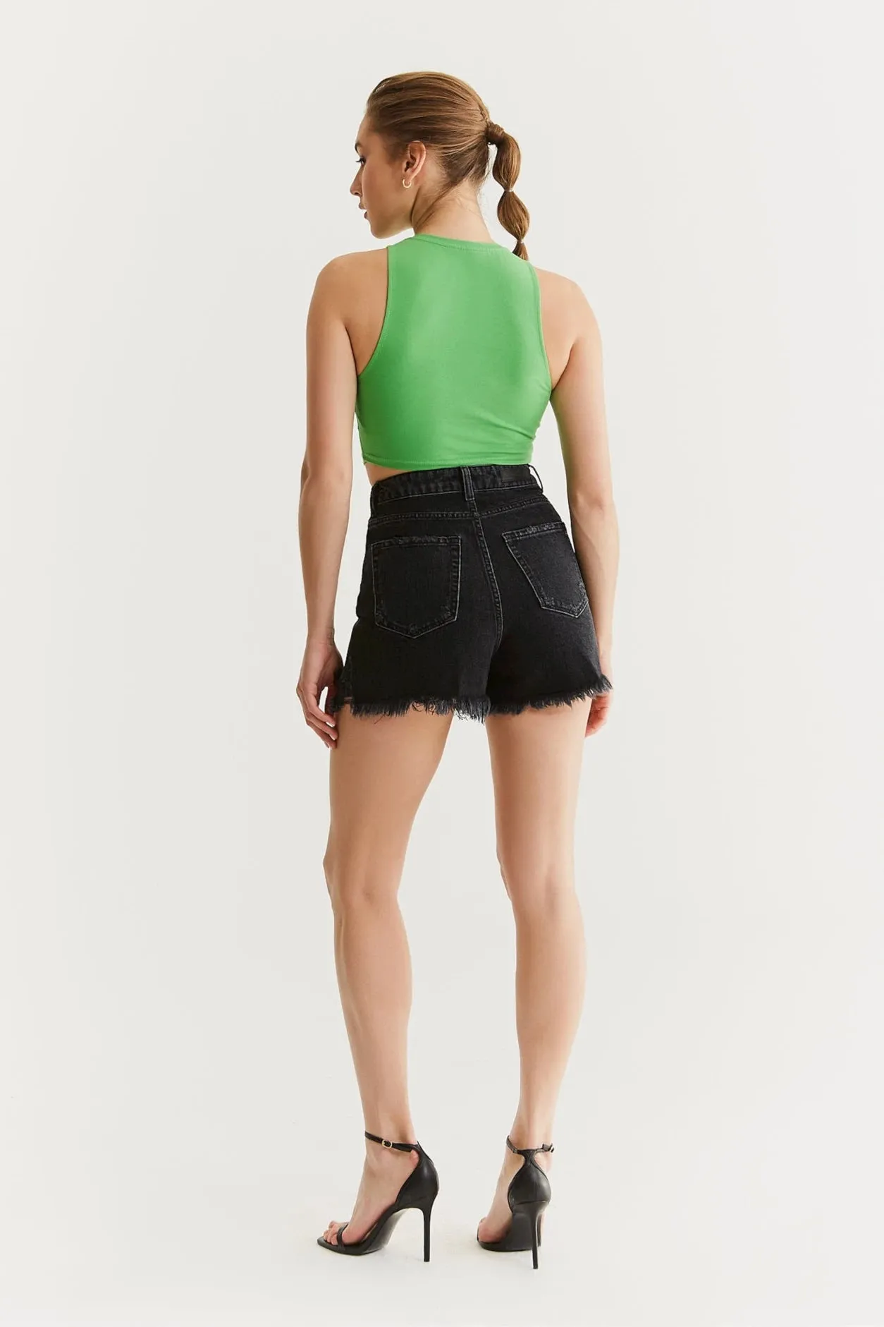 Naomi - Shorts - Black Destoyed